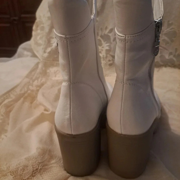 Journee Collection Womens Tru Comfort Foam Jaquie Bootie - Picture 4 of 7